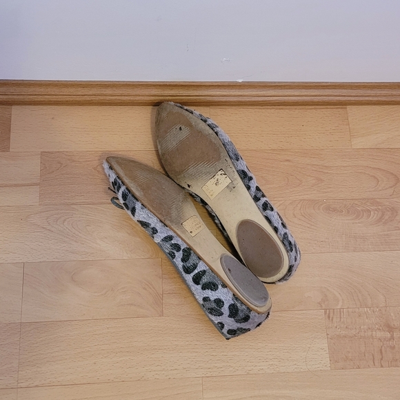 Gray animal pattern pointy toe flats - Picture 8 of 8